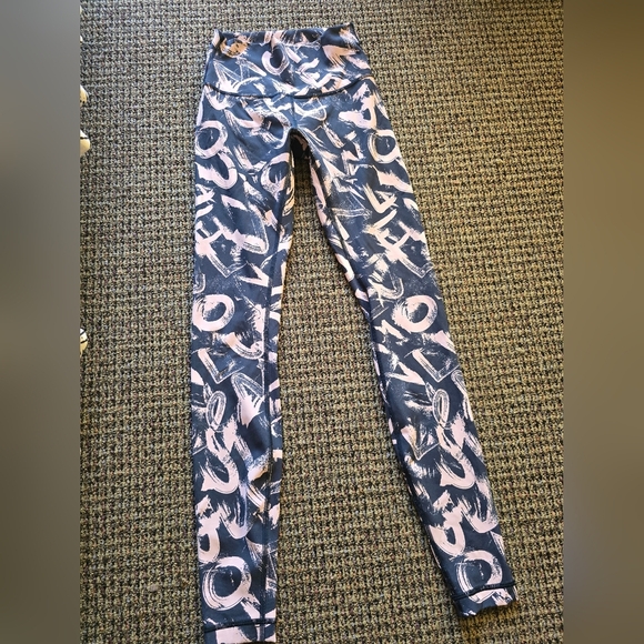 Lululemon Athletica Pink and Black Patterned Leggings - Picture 10 of 14